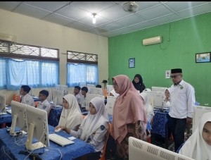 Hari Pertama UAS Kelas IX SMPN 1 Blangpidie, Kemenag Lakukan Monev Ujian PAI