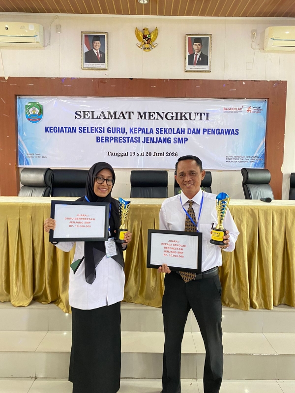 Kepala Sekolah dan Guru SMPN 1 Blangpidie  Raih Juara 1 pada Seleksi Guru dan Kepala Sekolah Berprestasi 2025/2026